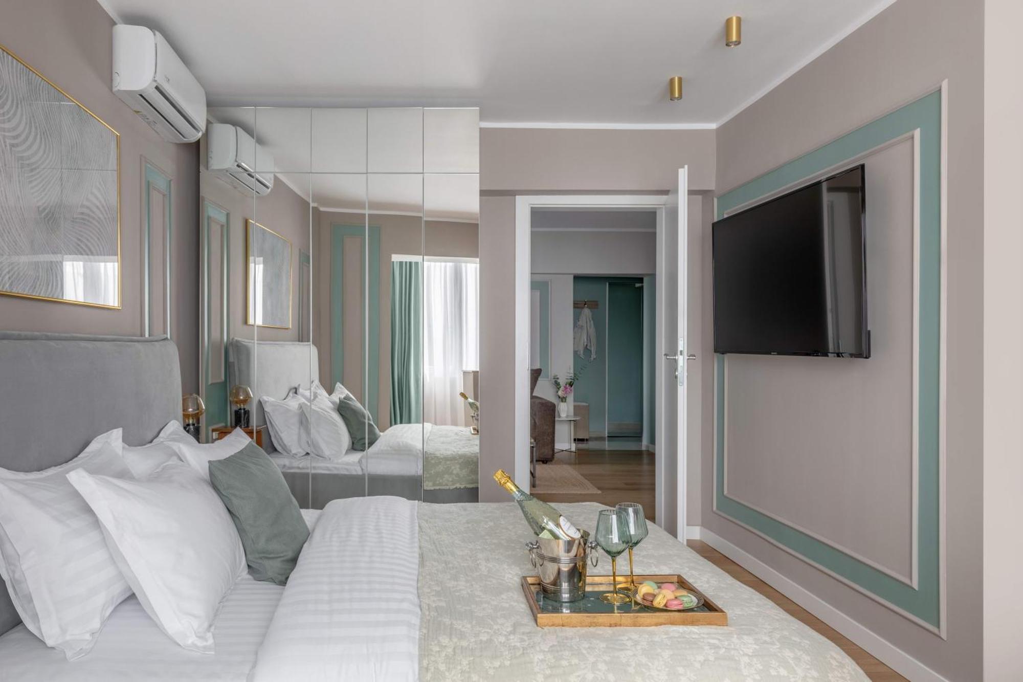 Holt - Sublime Minty Green 1Br On The Park Bucharest Exterior photo